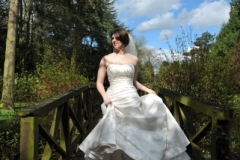 photography-aldwark-manor-bride-bridge