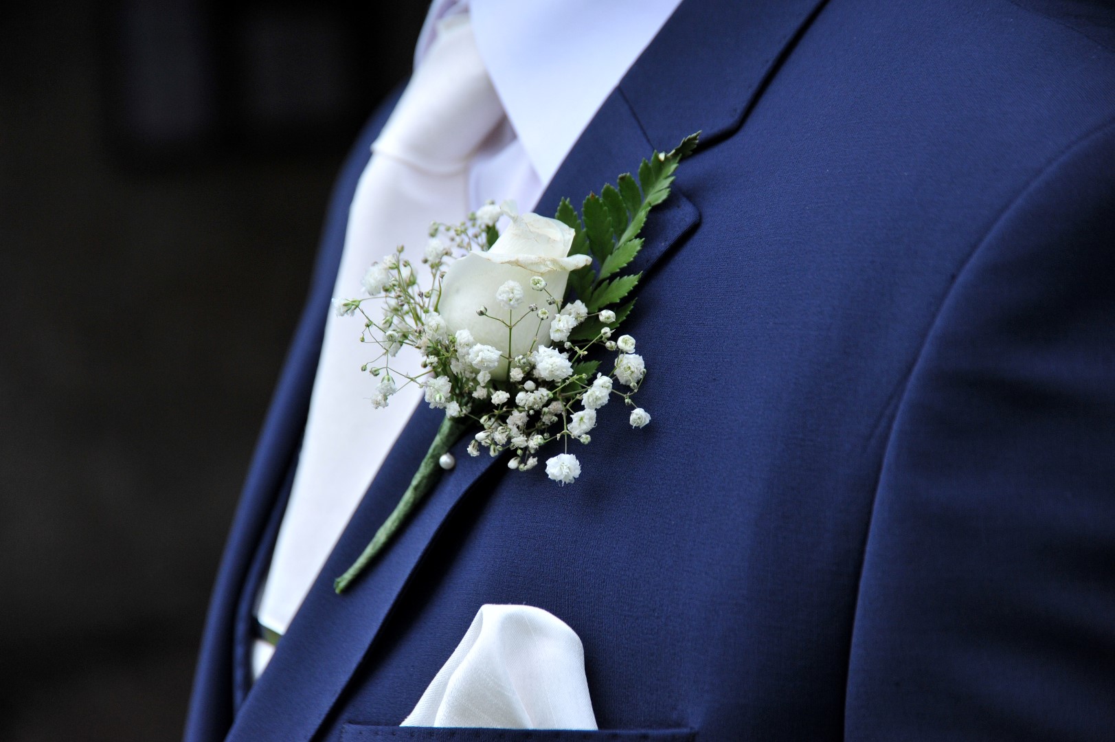 wedding-photographer-yorkshire-buttonhole